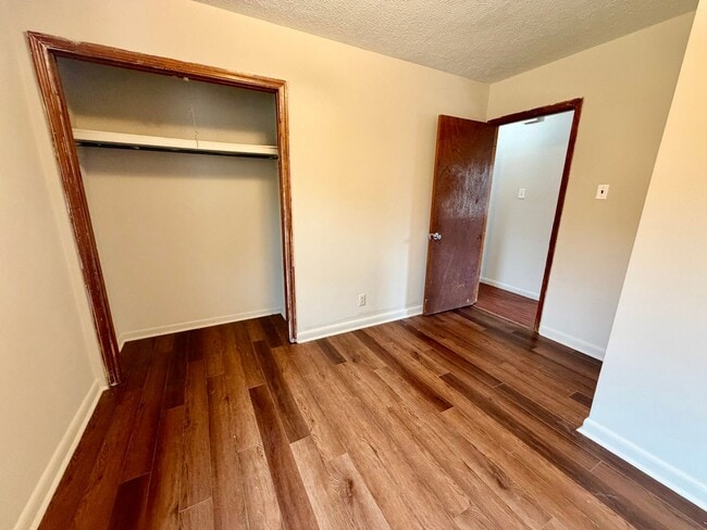 Foto del edificio - Duplex in Athens! Near Tanner High School.