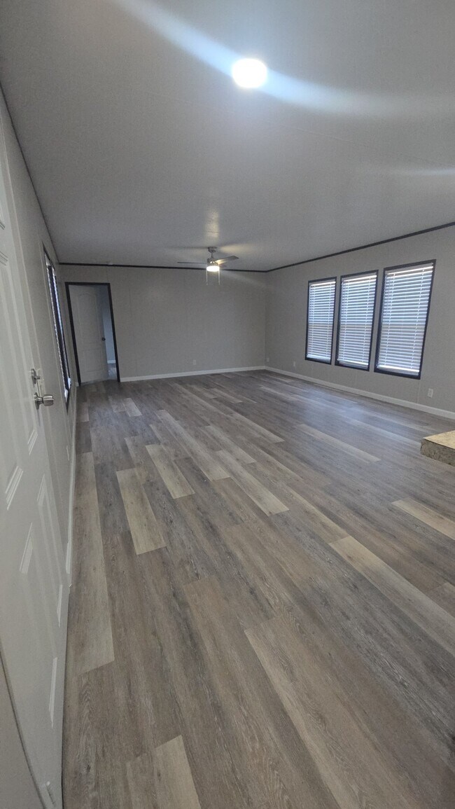 Foto del edificio - 1120 N Vista Dr