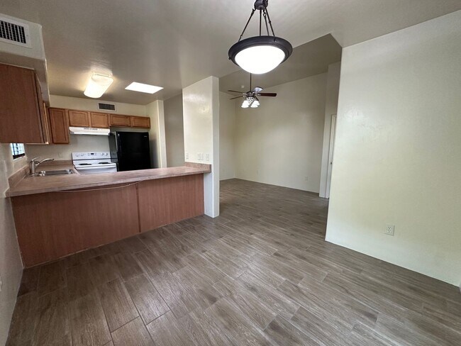 Foto del edificio - Wonderful Cozy 2 Bed/1 Bath Home - NEW TILE Throughout!