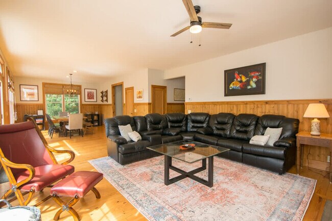 Foto del edificio - 179 N Mountain Ln