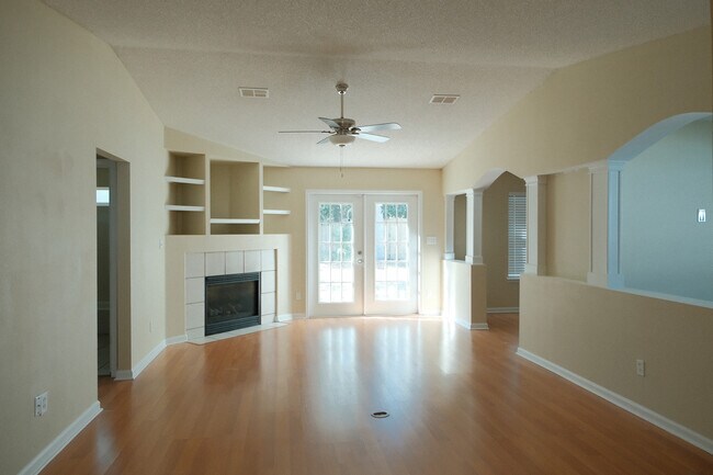Building Photo - 1300 Fern Hill Ct