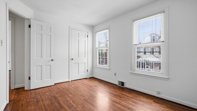 Building Photo - 6415 Howe St