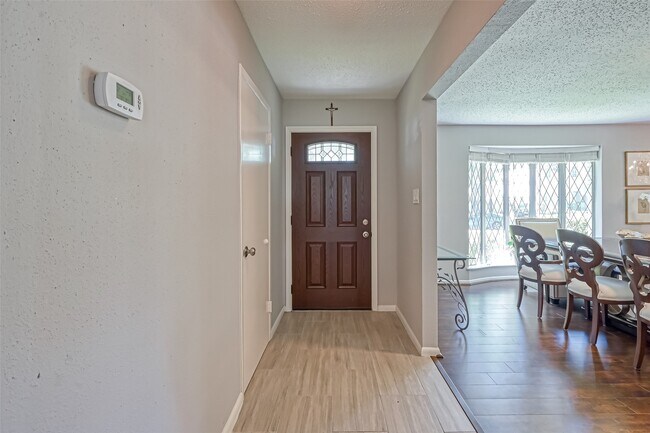 Foto del edificio - 13914 St Marys Ln