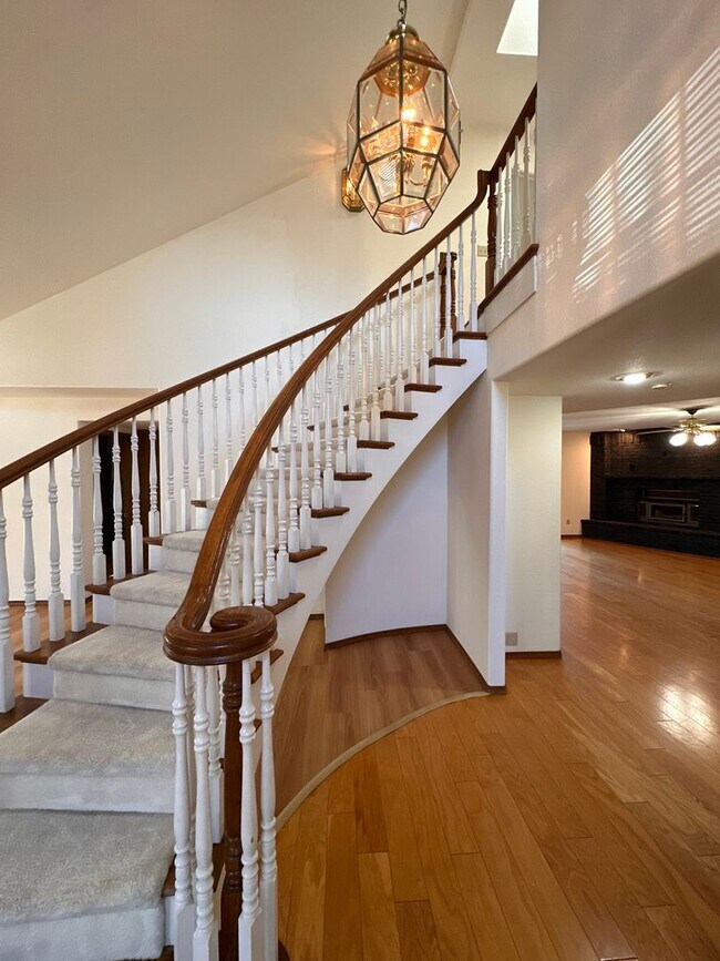 Building Photo - MOVE IN SPECIAL $500 OFF FIRST MONTHS RENT...