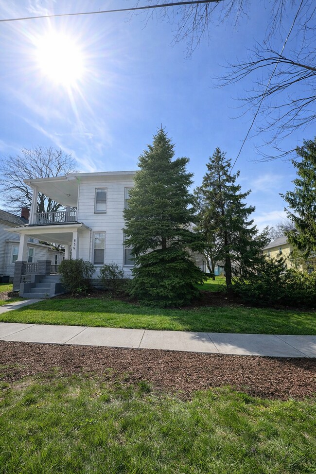 Foto del edificio - 836 E 156th St