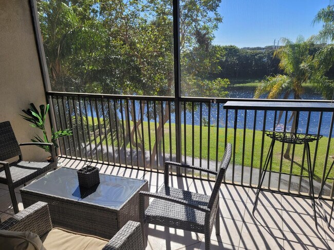 Building Photo - 2200 S Cypress Bend Dr