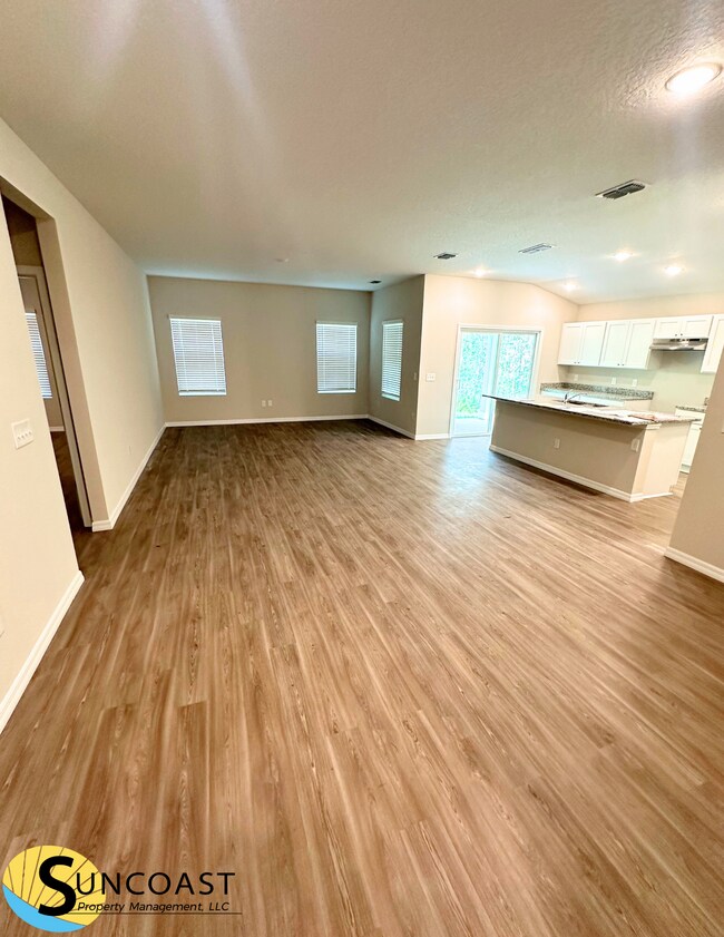 Foto del edificio - Elegant 4 Bedroom Off Collins!