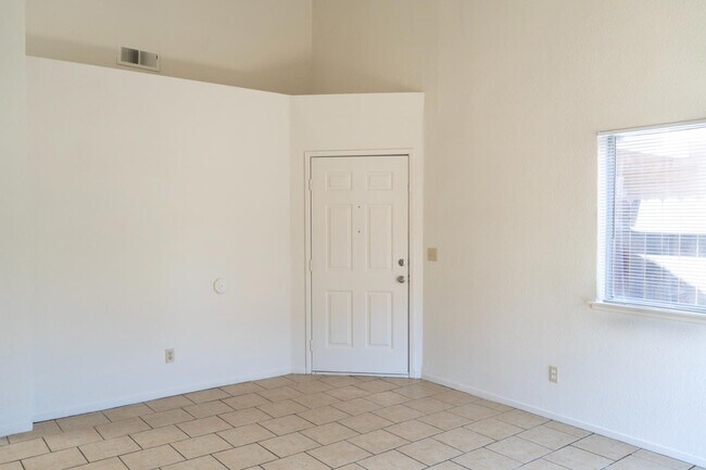 Foto del edificio - 7010 N Thorne Ave