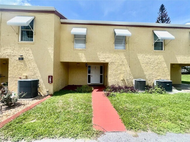 Foto del edificio - 5850 Cypress Gardens Blvd