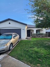 Building Photo - 691 Diamond St