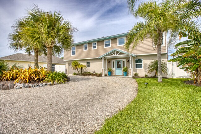 Foto del edificio - 4717S - Gorgeous 4 Bedroom Pool Home