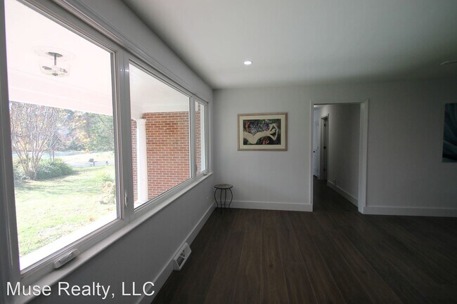Building Photo - 3 br, 2 bath House - 421 B Lakeside Drive