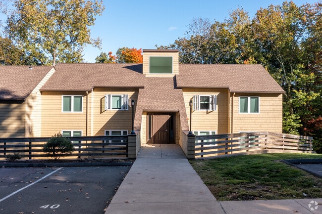 Building Photo - Dogwood Hill Apartments
