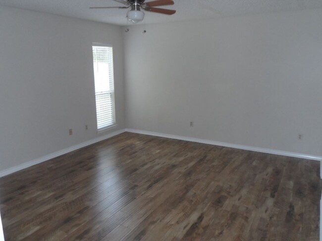 Building Photo - 3 br, 2 bath House - 11355 Shovler Ct