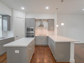 Building Photo - 2004 Rosedale St