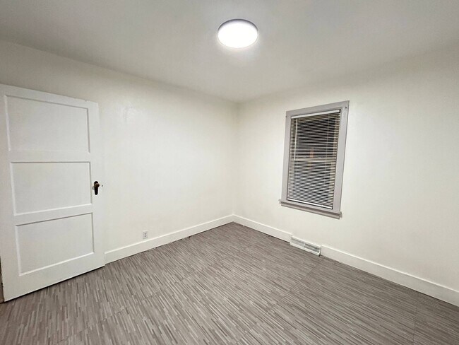 Foto del edificio - 105 E Parkwood Dr