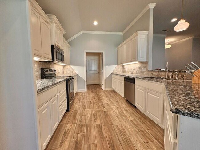 Building Photo - Available Now! Stunning 3 Bedroom 2 Bath i...
