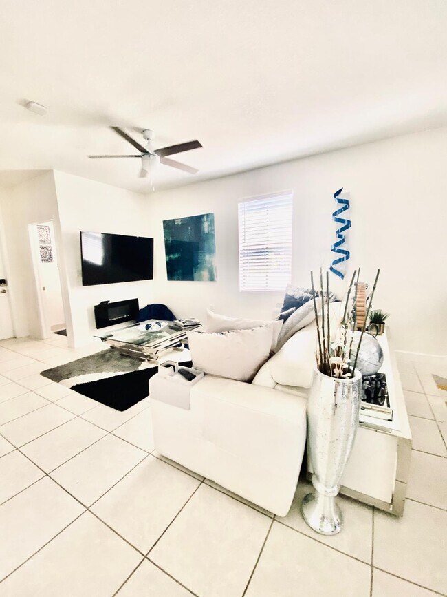 Foto del edificio - 3202 W 108th St