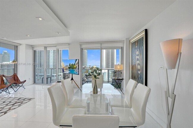 Building Photo - 2600 E Hallandale Beach Blvd