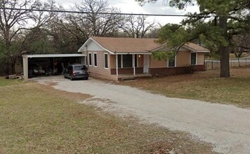 Building Photo - 220 School St