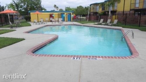 Building Photo - 3 br, 1 bath Apartment - 3600 S Shaver St A3