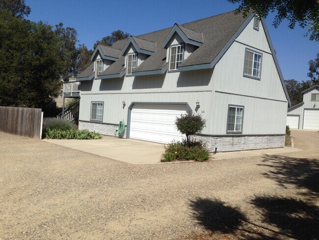Building Photo - 1121 Mesa View Dr