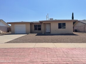 Building Photo - 1716 Dean Martin Dr