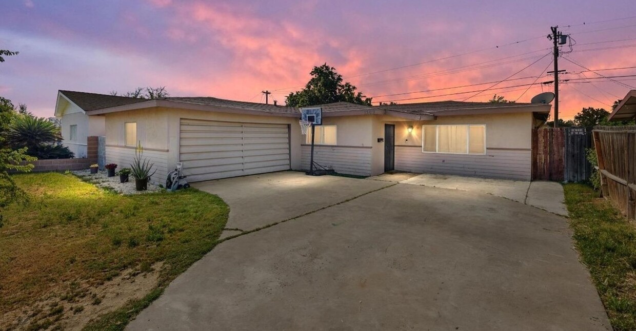 Primary Photo - South Bakersfield Home 3 BD 1.5 BA