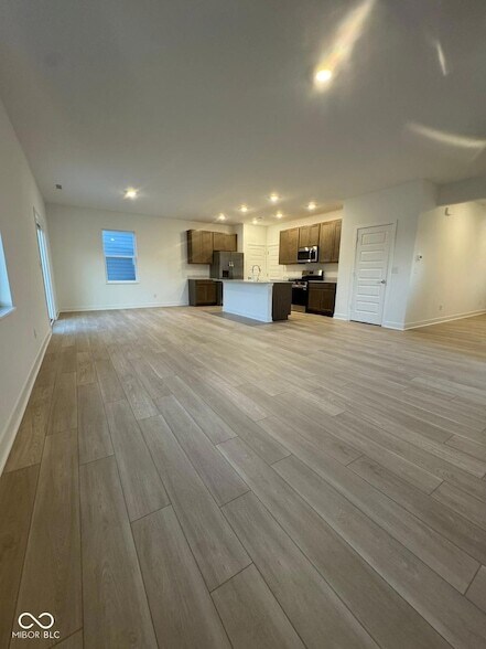 Foto del edificio - 15354 Farrington Rd