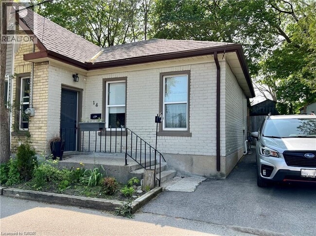 Building Photo - 14 Barrie Ln