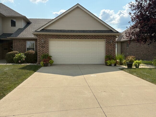 Foto del edificio - 655 N Edgemere Dr
