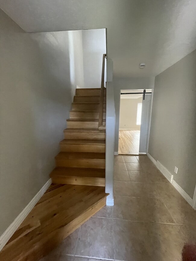 Building Photo - "Chic 3-Bed Townhouse with Scenic Views & ...
