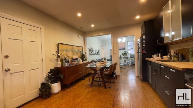 Building Photo - 1 Bedroom On Hall