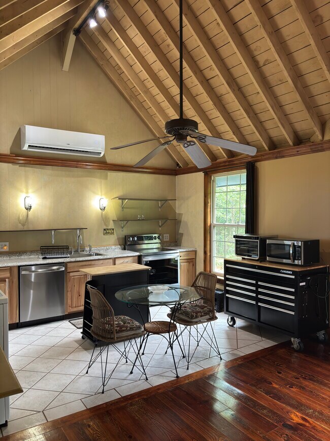 Foto del edificio - 826 Jones Mill Rd