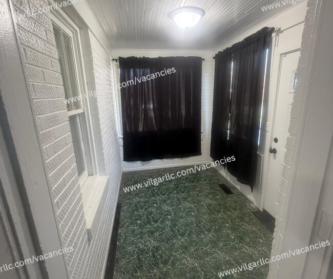 Foto del edificio - For Rent - Spacious 3 Bed/2 Bath Home