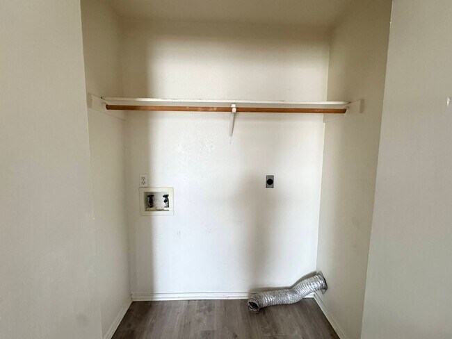 Foto del edificio - 1605 Benttree Dr