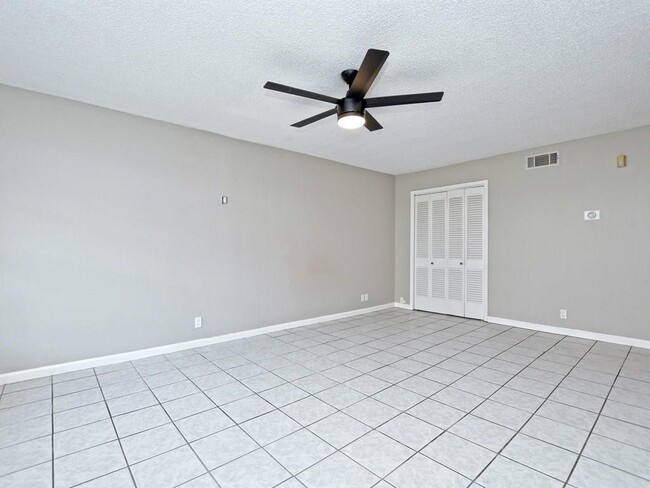 Building Photo - 8730 N Mopac Expy