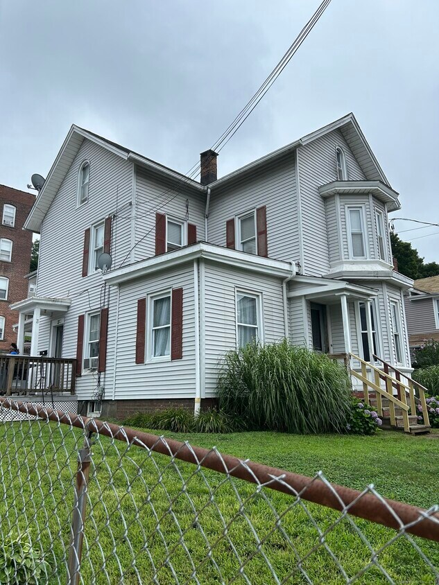 Foto principal - 552 Howe Ave