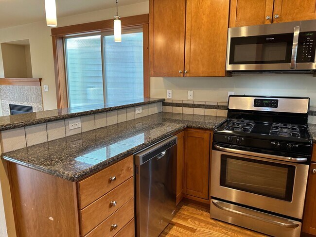 Building Photo - Ballard Townhome