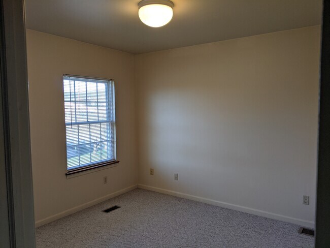 Foto del edificio - 1198 Bloom Rd