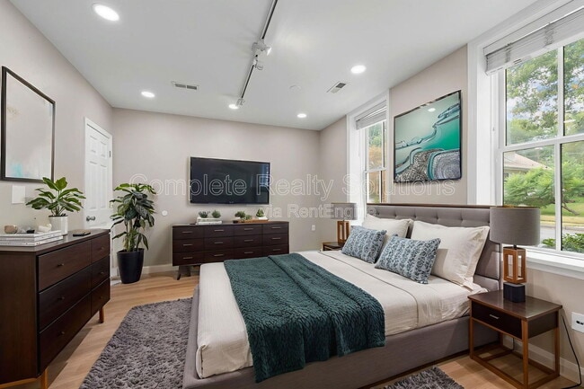 Building Photo - 620 S Benton Ave