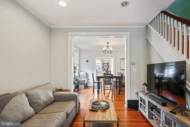 Foto del edificio - Gorgeous end-unit row home available for r...