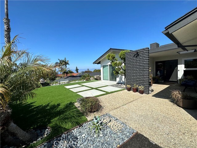 Building Photo - 203 E Avenida Ramona