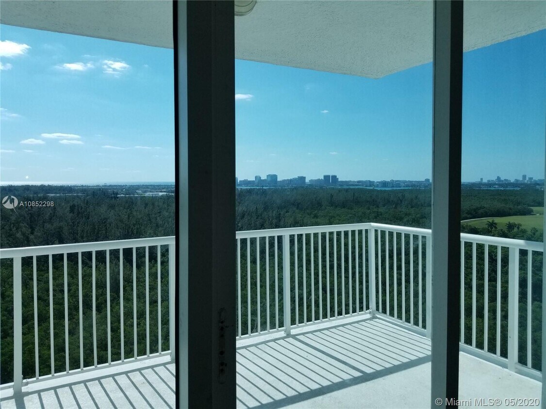 Primary Photo - THE OAKS I CONDO