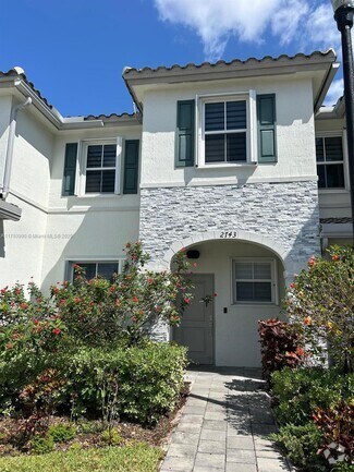 Building Photo - 2743 SE 15th St