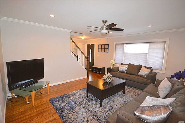 Building Photo - 42 Tenafly Dr