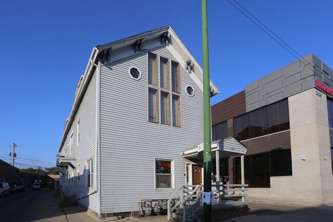 Building Photo - 2458 N Clybourn Ave