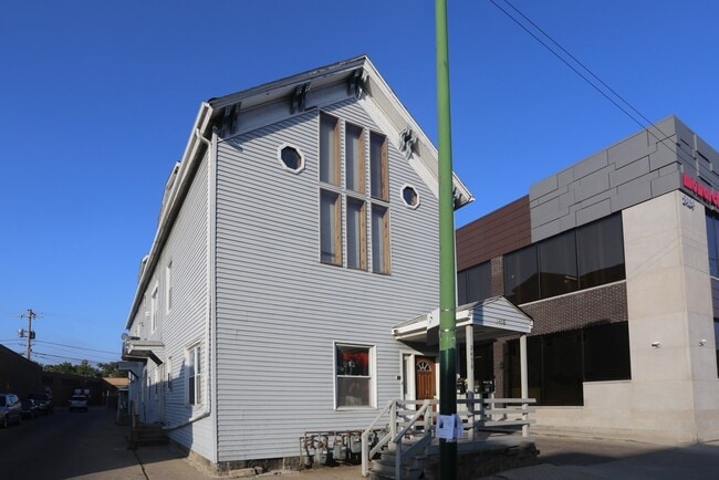 Building Photo - 2458 N Clybourn Ave