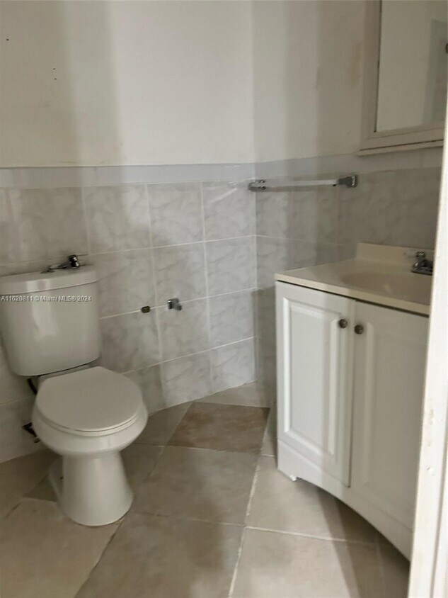 Foto del edificio - 390 NE 162nd St