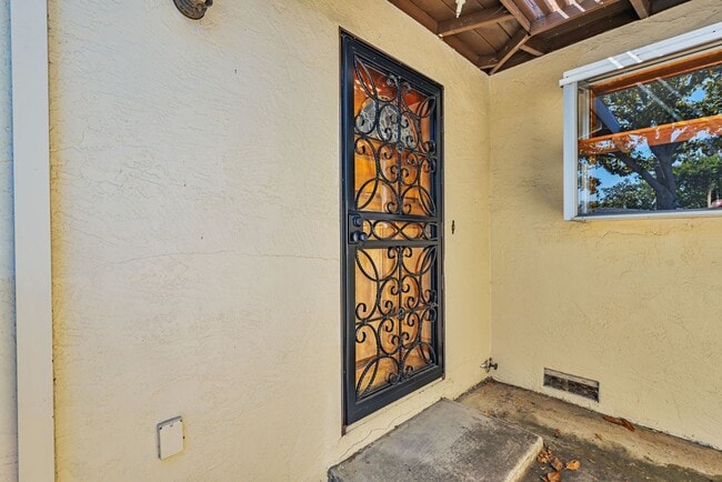 Foto del edificio - Home for Rent in Santa Clara
